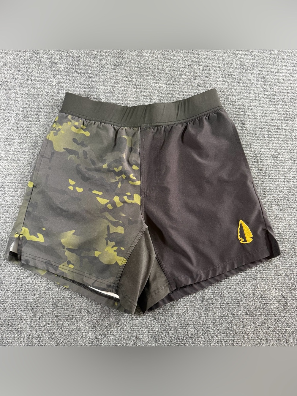 Rare Tachuntfish Shorts Men’s Small Olive Black Camo Gym Logo Training Running